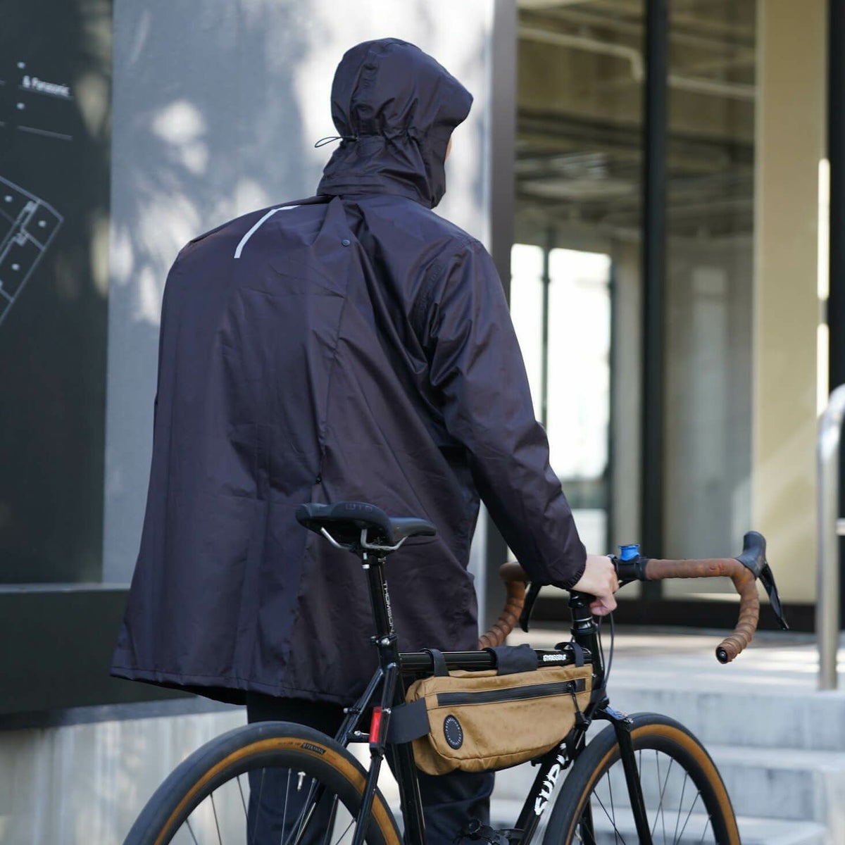 背中にバッグを背負ったまま着用可能