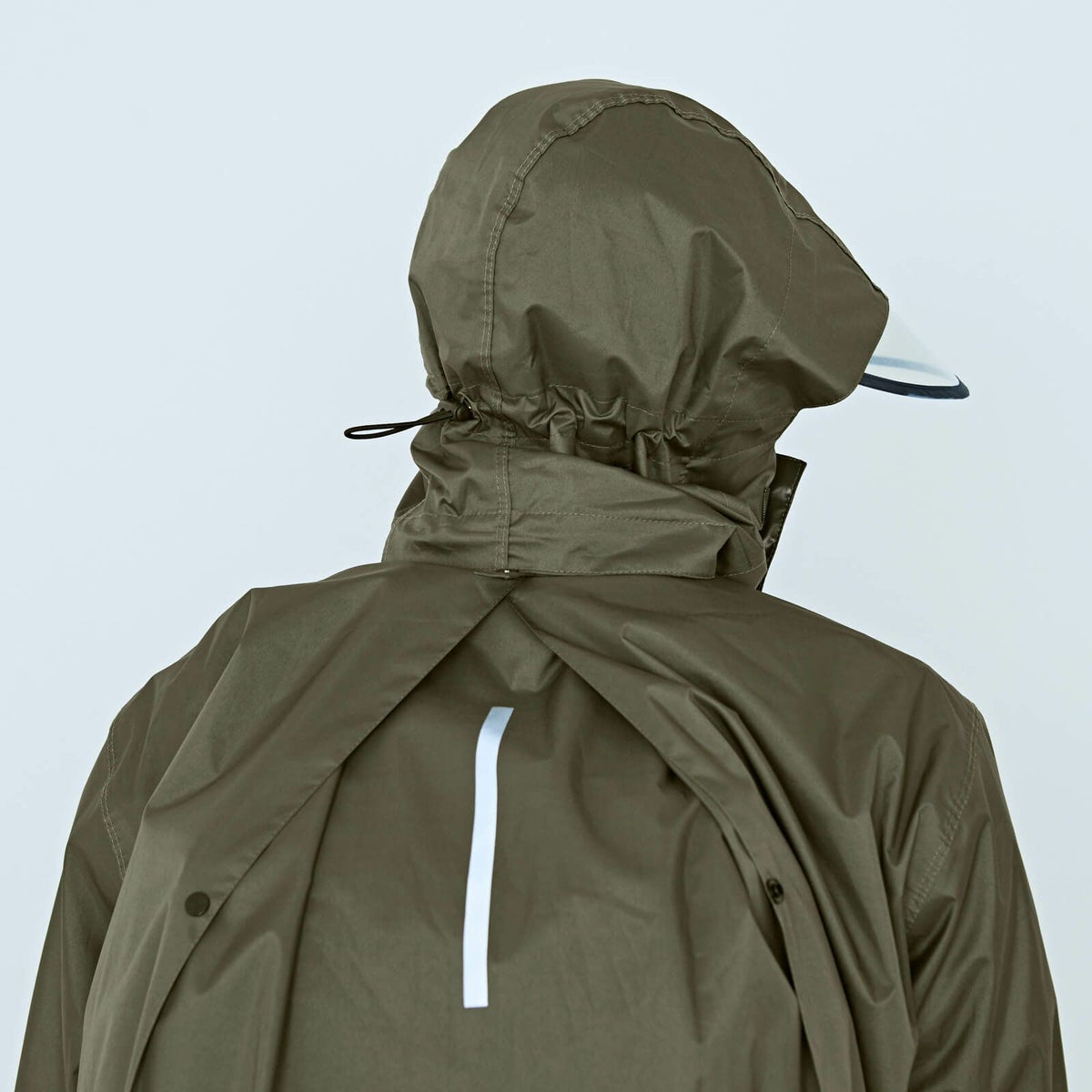 背中のマチにリフレクターを配置