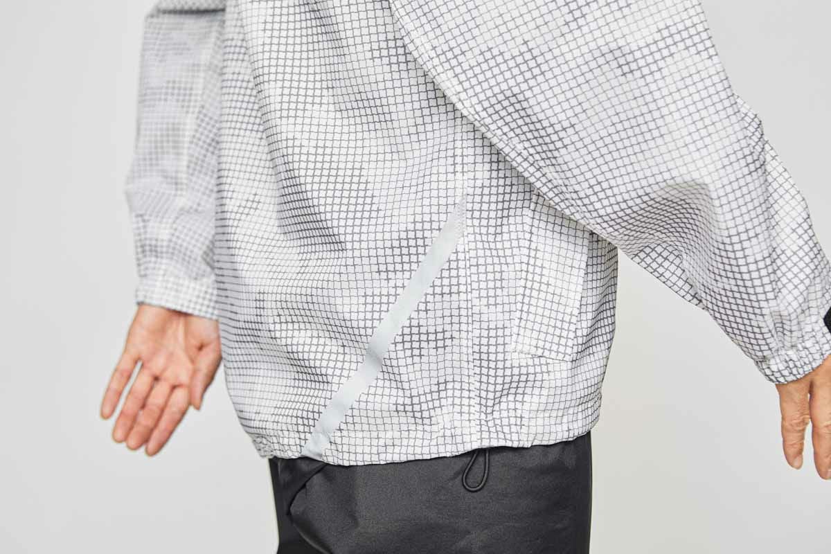 詳細：右背面反射板