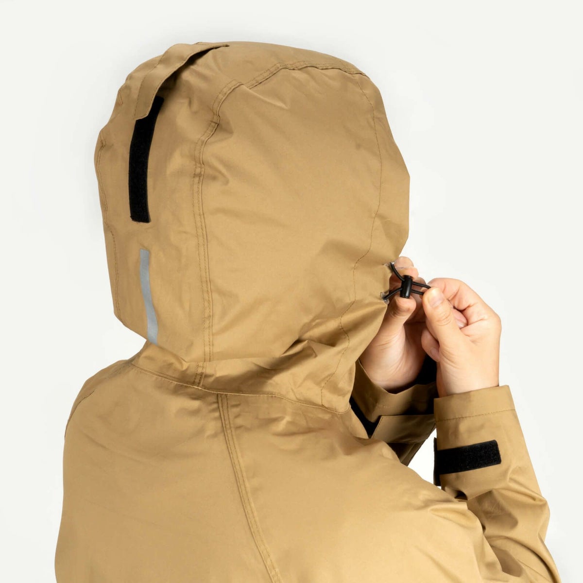 フードフィッティング調節(ベルクロ+ドローコード)