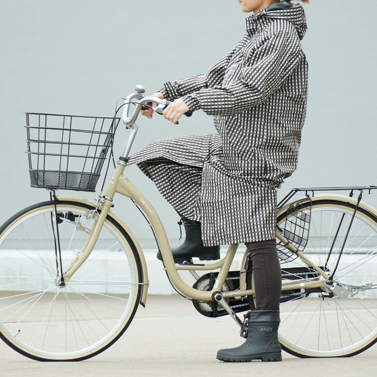 詳細：着用イメージ 自転車 ［女性モデルのサイズ］身長:166cm 着用サイズ：L