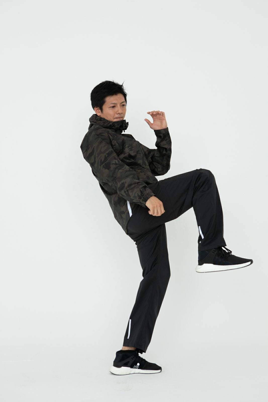 ［男性モデルのサイズ］身長:174cm 着用サイズ：L　／ （下）7571 ストレッチシールド パンツ L