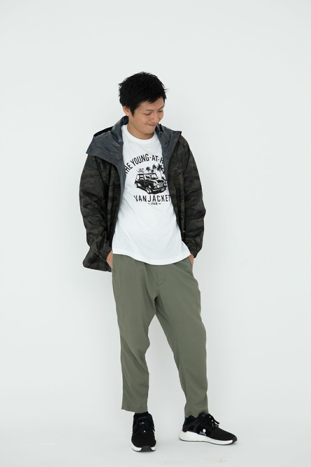 ［男性モデルのサイズ］身長:174cm 着用サイズ：L 着用カラー：グリーンカモ