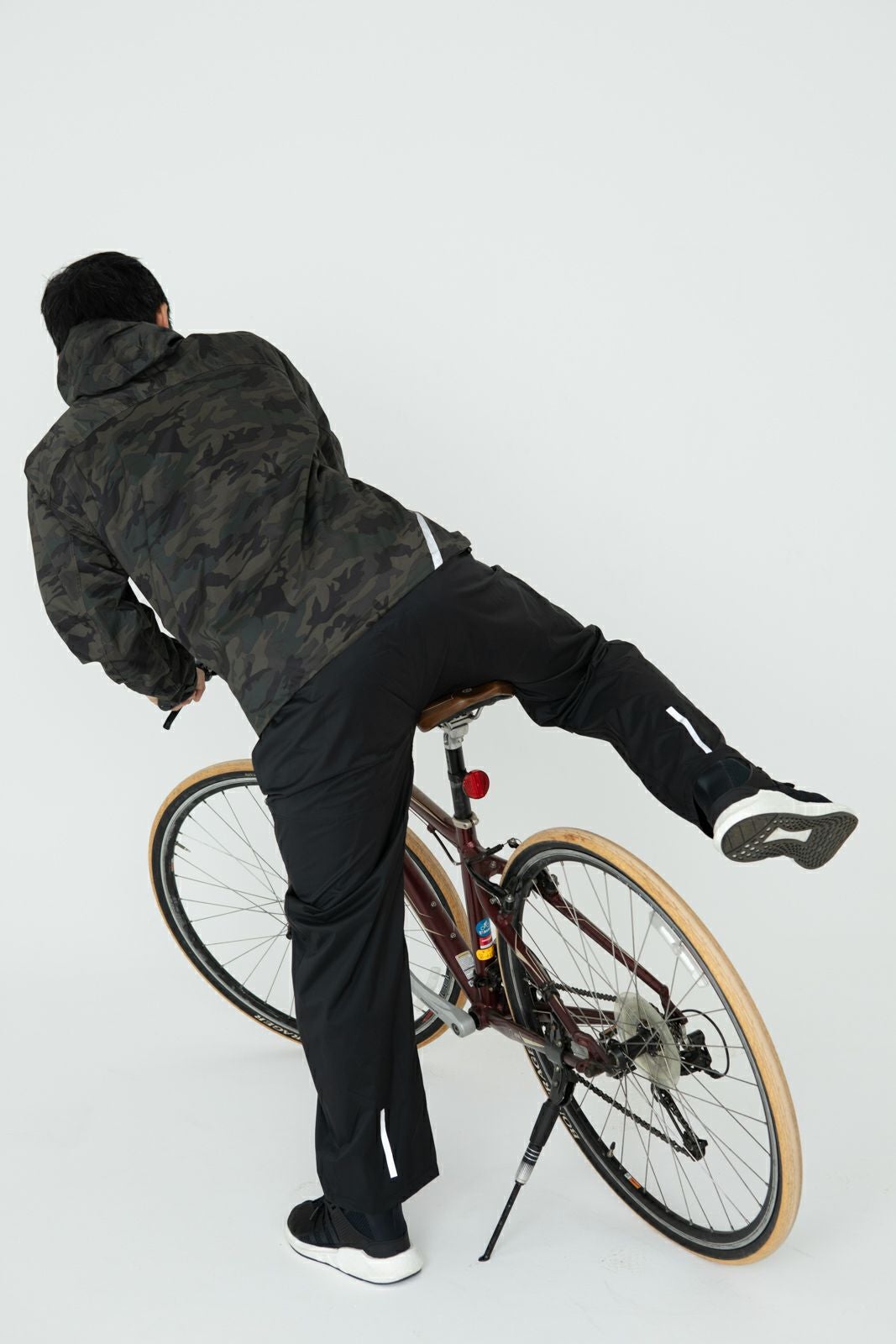 ［男性モデルのサイズ］身長:174cm 着用サイズ：L　／ （上）7570 KJ ストレッチシールド ジャケット L