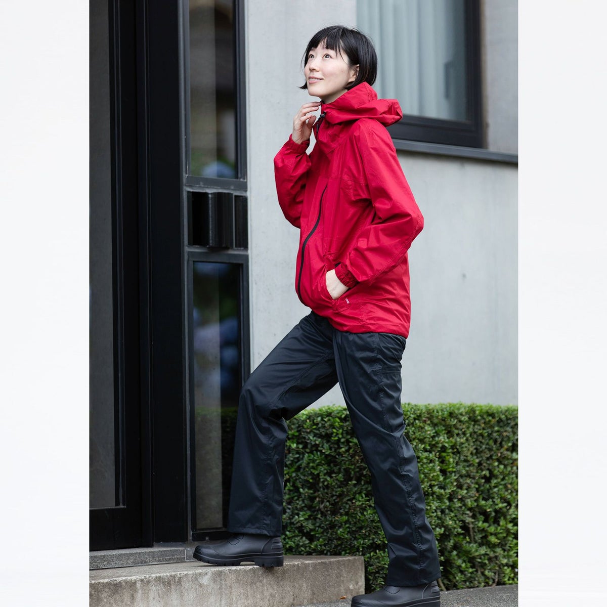 ［女性モデルのサイズ］身長:168cm 着用サイズ：M　／ （上）7570 KJ ストレッチシールド ジャケット M