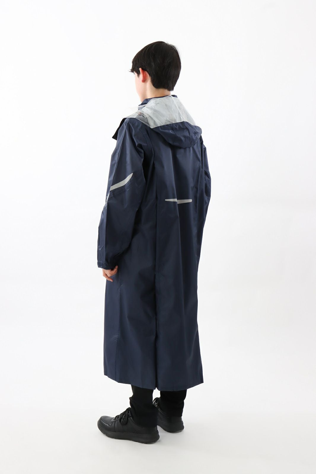 背面 ［男子モデルのサイズ］身長:161cm 着用サイズ：115cm カラー:ネイビー