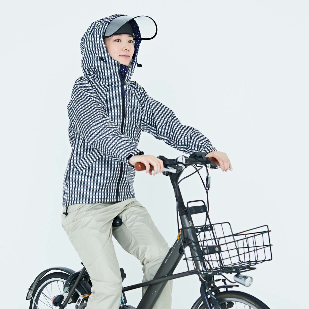 着用イメージ（7480 レインスーツフェミニン2着用）