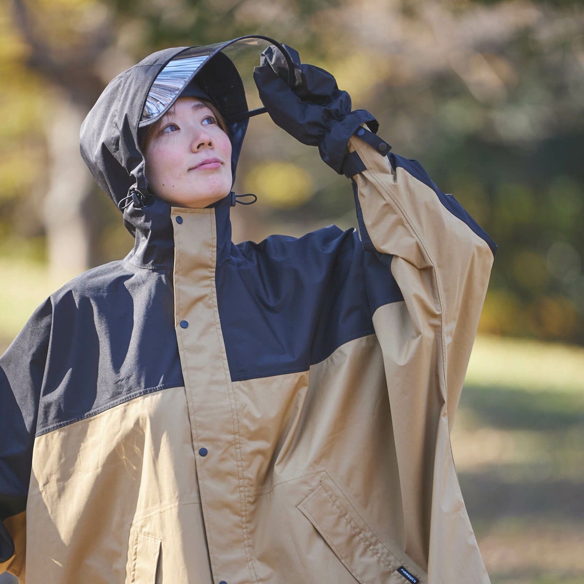 着用イメージ（AH-100 ハイポンチョDX着用）