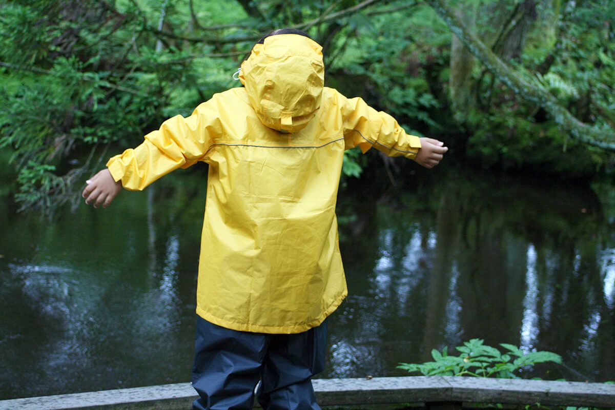 [キッズモデルのサイズ]身長：約120cm　着用サイズ：130