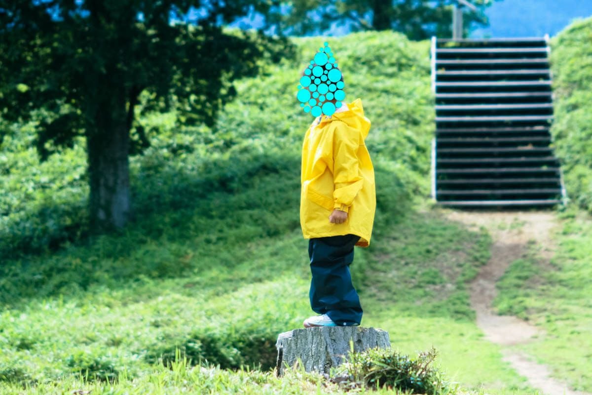 [キッズモデルのサイズ]身長：約120cm　着用サイズ：130