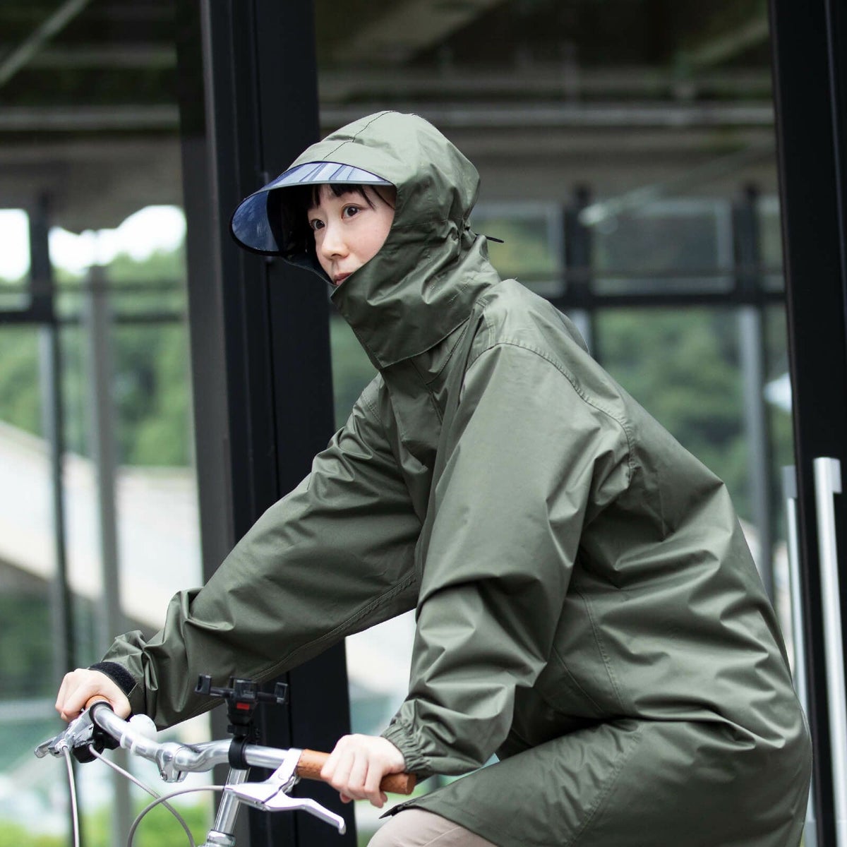 V-004 バイザートップ着用　レインコートは「7590 レインシェイカー バッグインコート」（バイザー着脱システム採用レインコート）