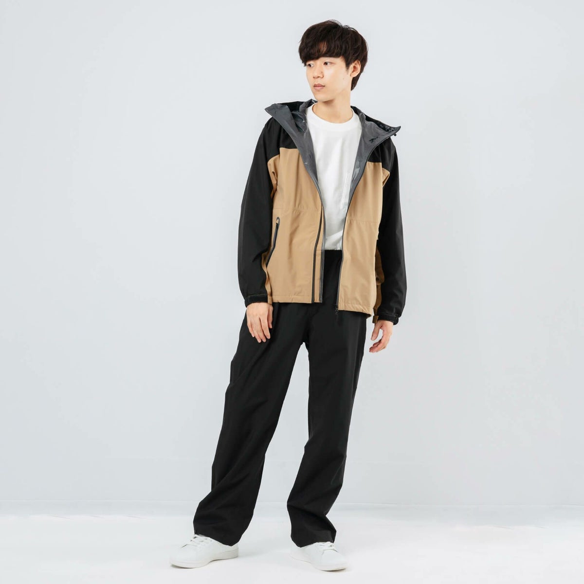 ［男性モデルのサイズ］身長:181cm 着用サイズ：LL カラー：ベージュ