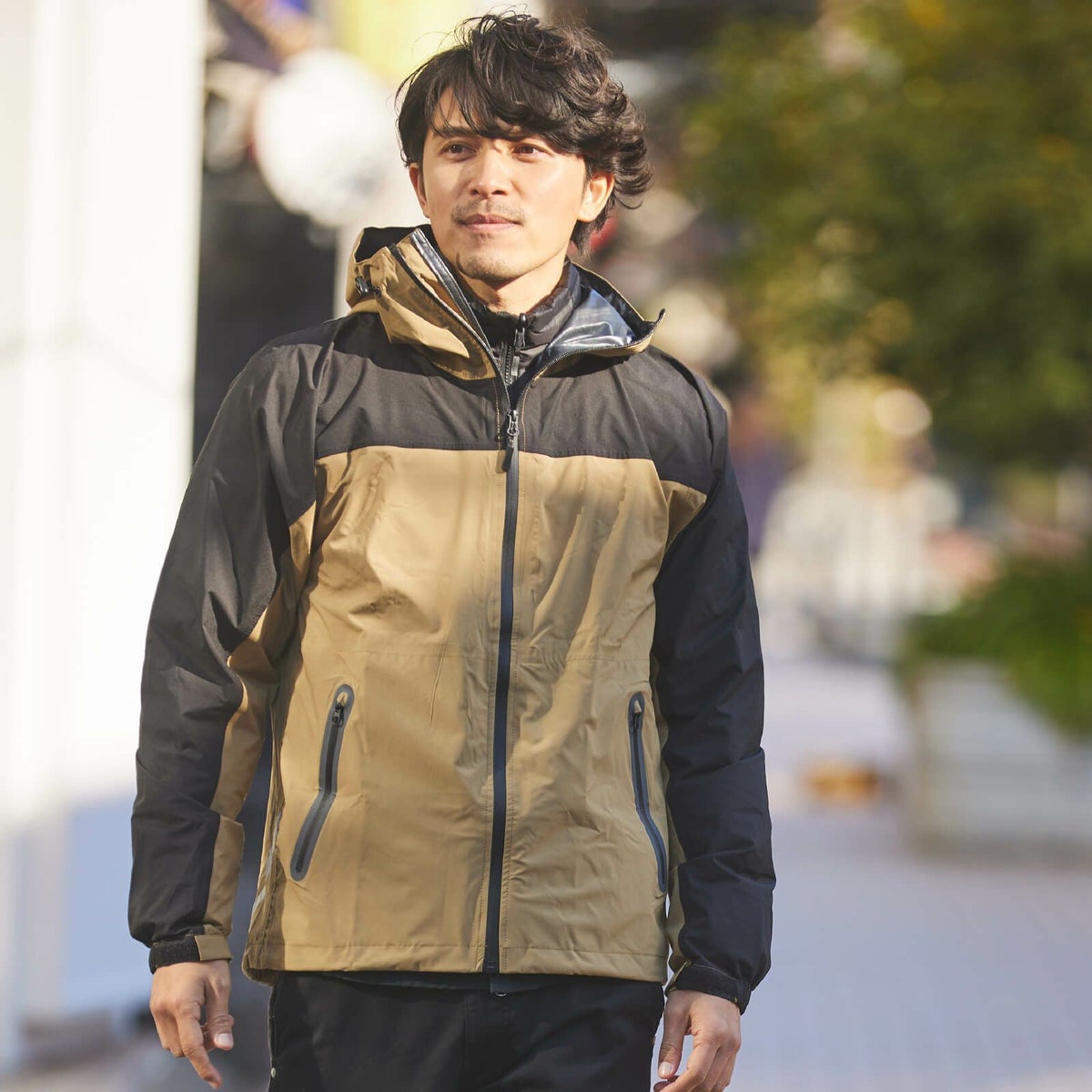 ［男性モデルのサイズ］身長:181cm 着用サイズ：LL カラー：ベージュ