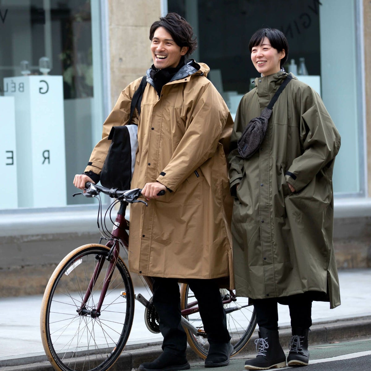 詳細：着用イメージ ［男性モデルのサイズ］身長:181cm 着用サイズ：フリーサイズ 着用カラー：ベージュ/［女性モデルのサイズ］身長:168cm 着用サイズ：フリーサイズ 着用カラー：オリーブ