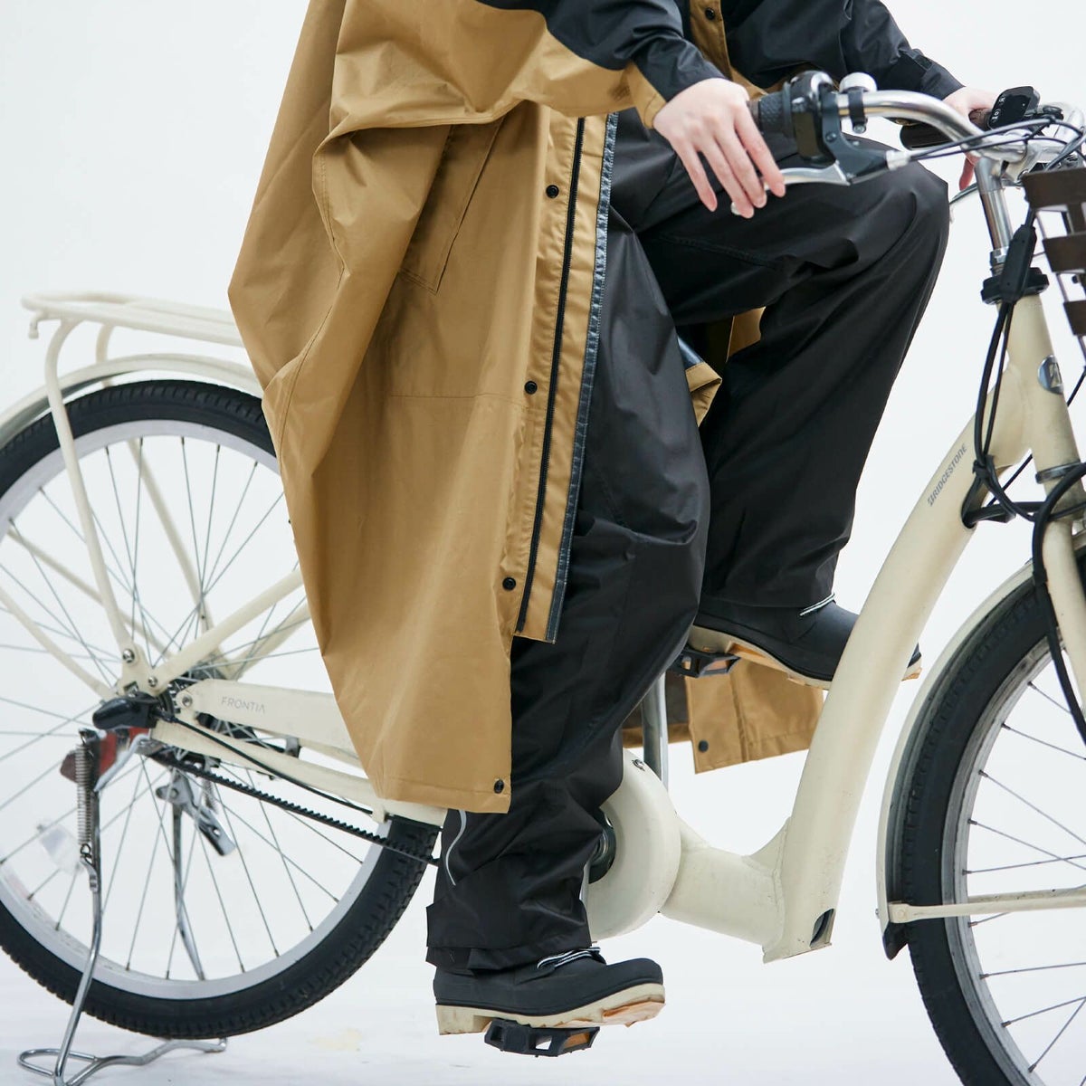 自転車運転時の足元の濡れ対策に