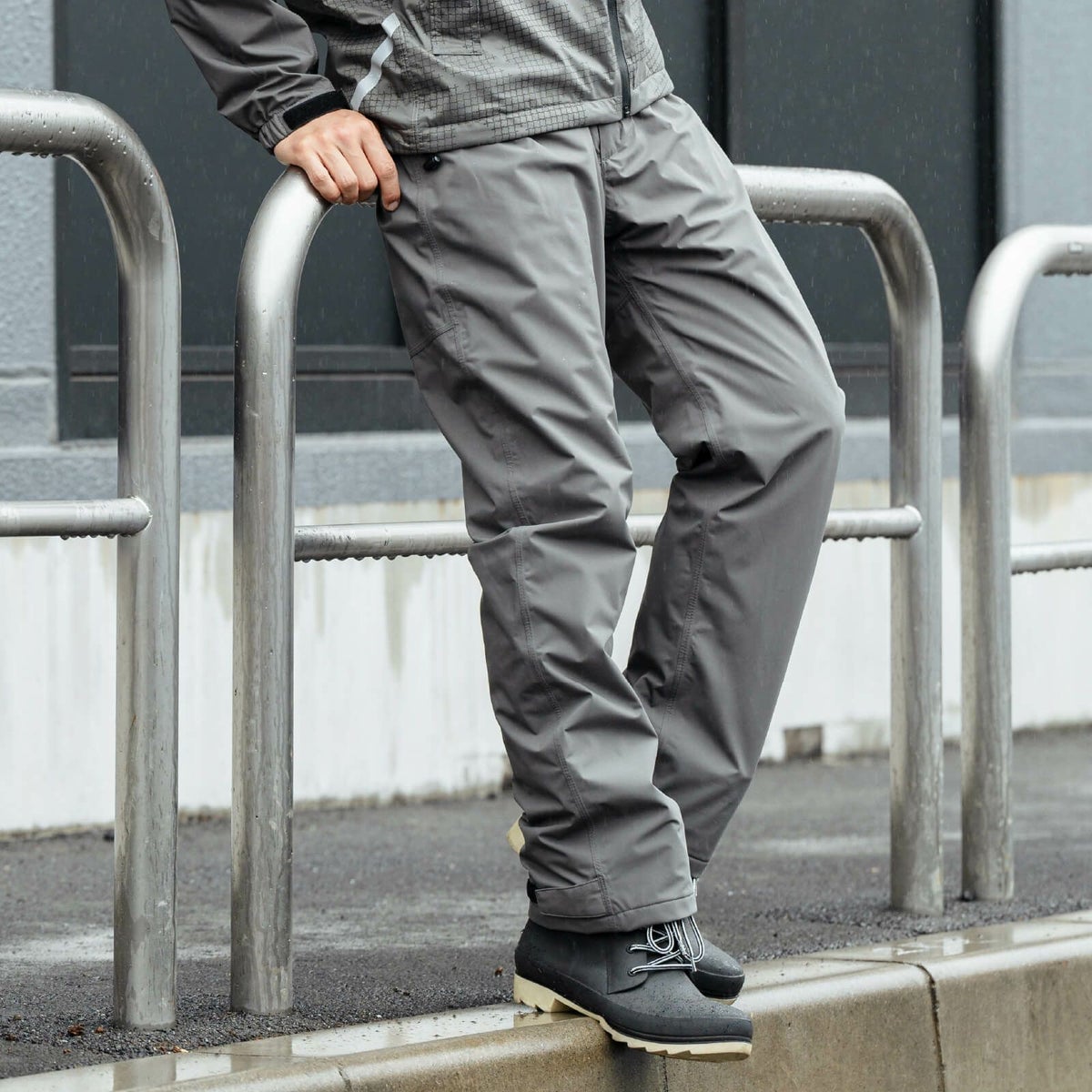 着用イメージ：チャコール