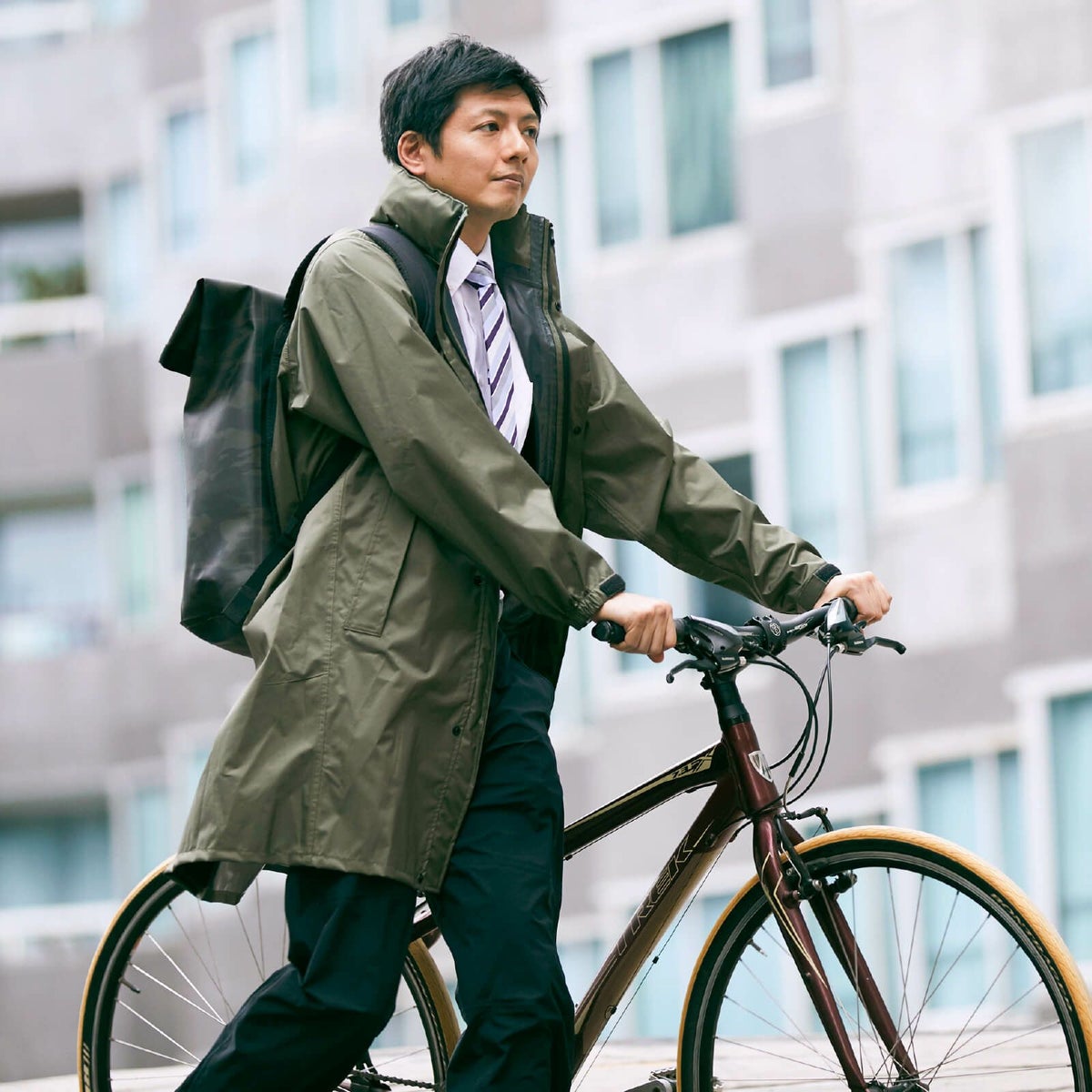 詳細：着用イメージ オリーブ ［男性モデルのサイズ］身長:174cm 着用サイズ：L