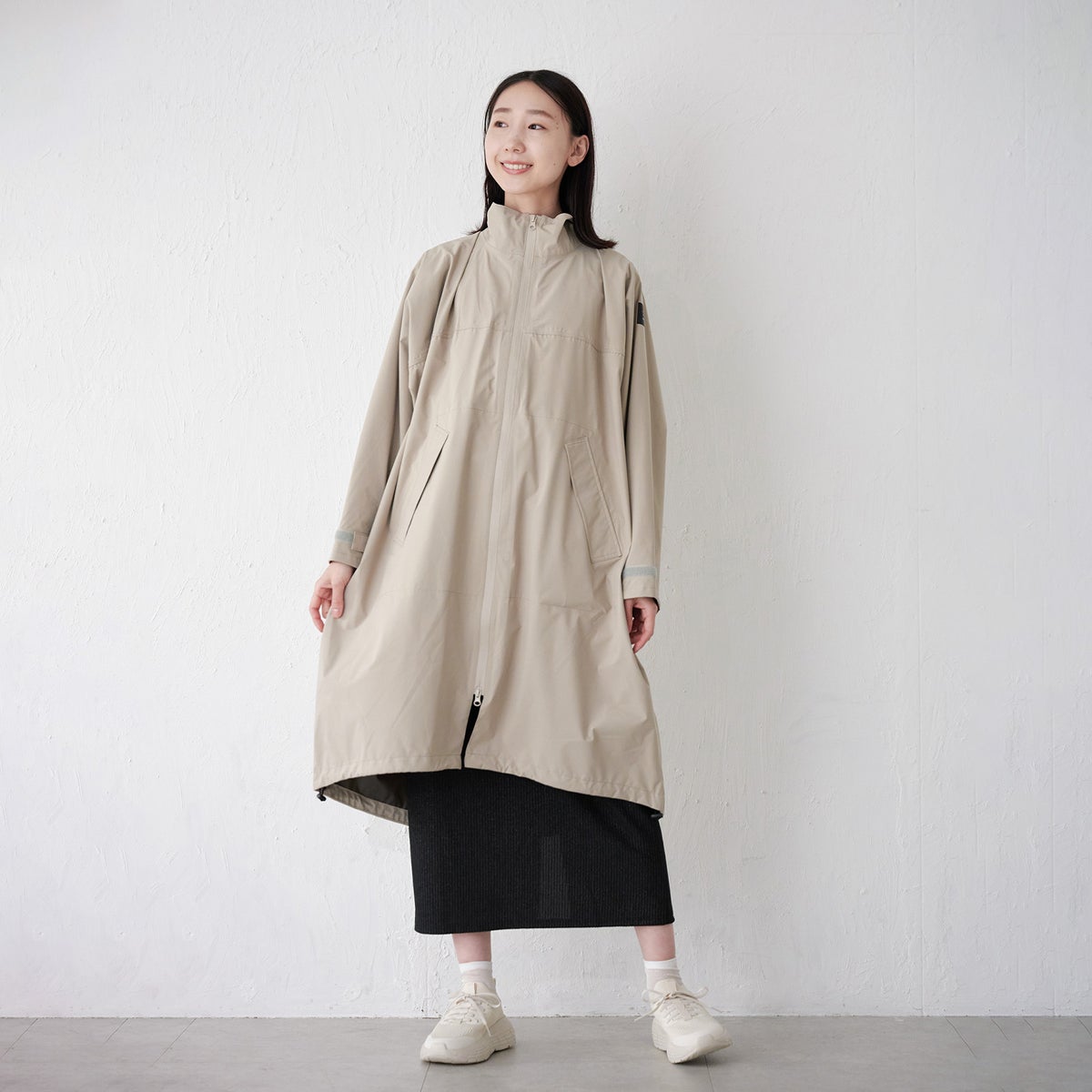 ※モデル身長：165cm  ／ Lサイズ ／ グレージュ着用