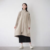 ※モデル身長：165cm  ／ Lサイズ ／ グレージュ着用