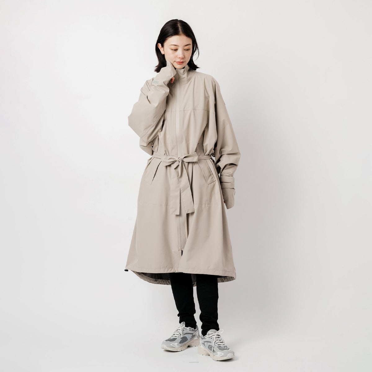 ※モデル身長：166cm ／ Lサイズ ／ グレージュ着用