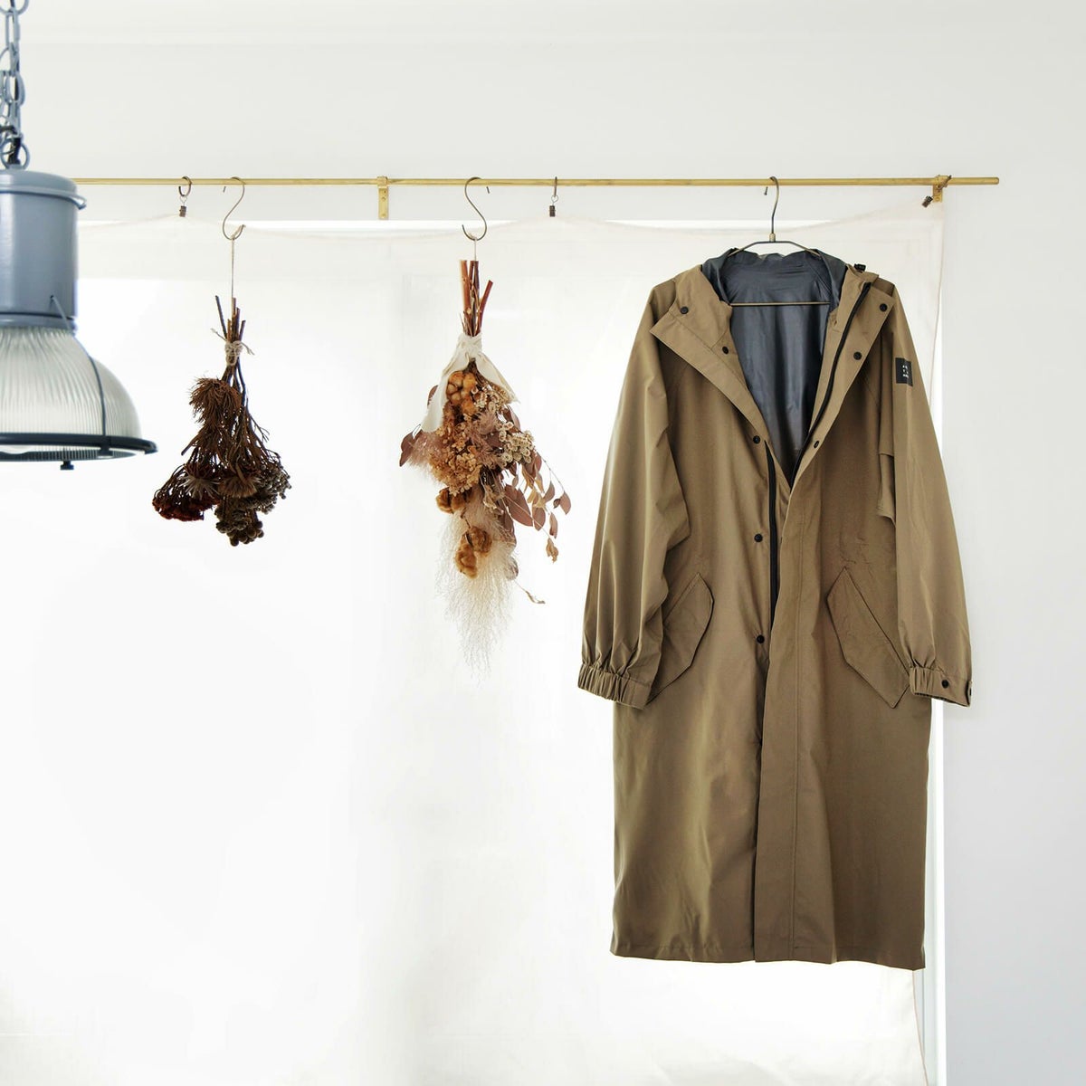 オリーブ（色味が照明により、茶系統に近くなります）