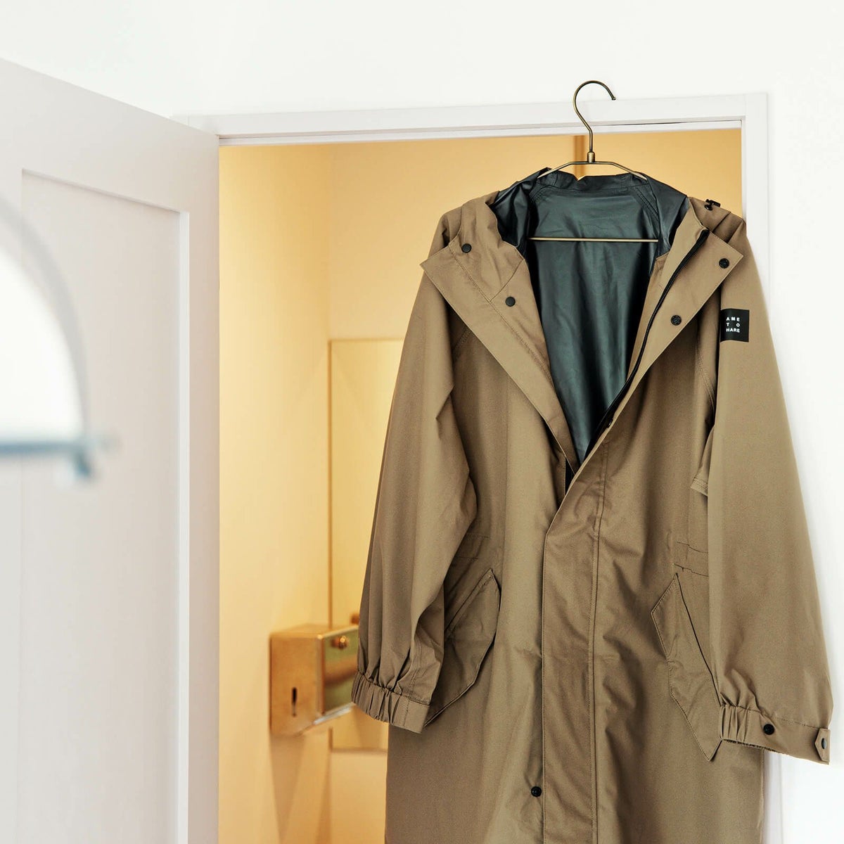 オリーブ（色味が照明により、茶系統に近くなります）