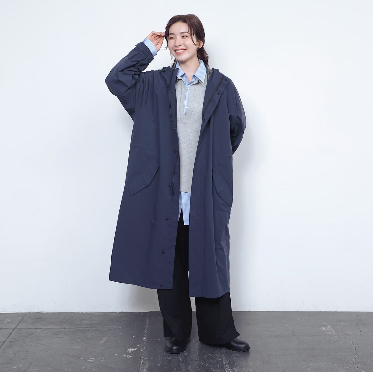 ※モデル身長：163cm ／ Lサイズ ／ ネイビー着用