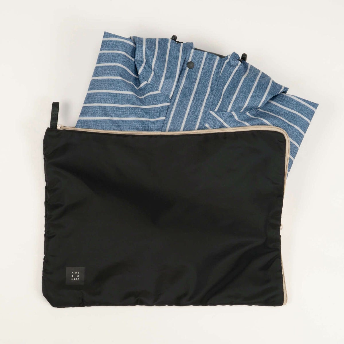 濡れたものをそのまましまえる吸水ケース