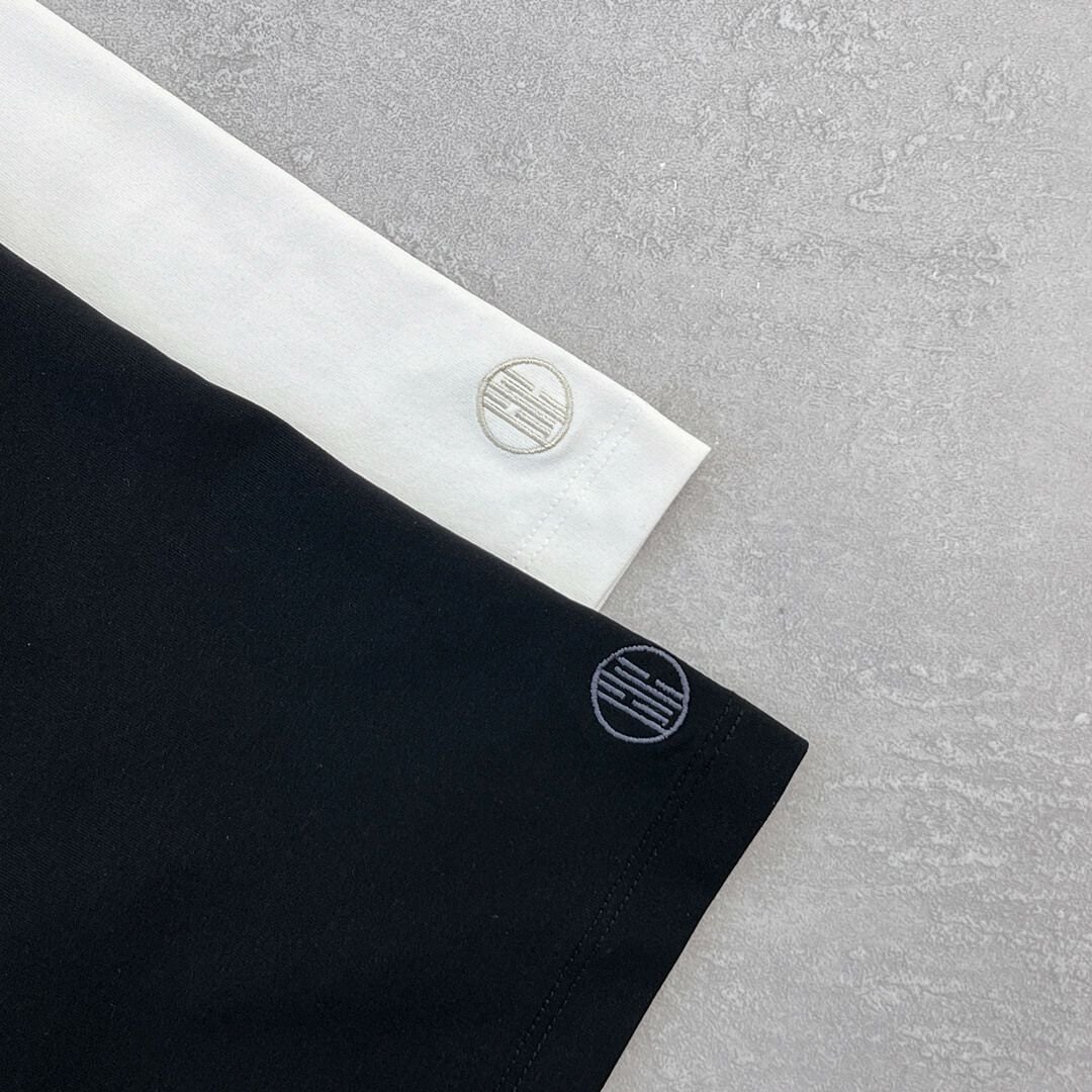 ロゴはカラーにより見え方が異なります