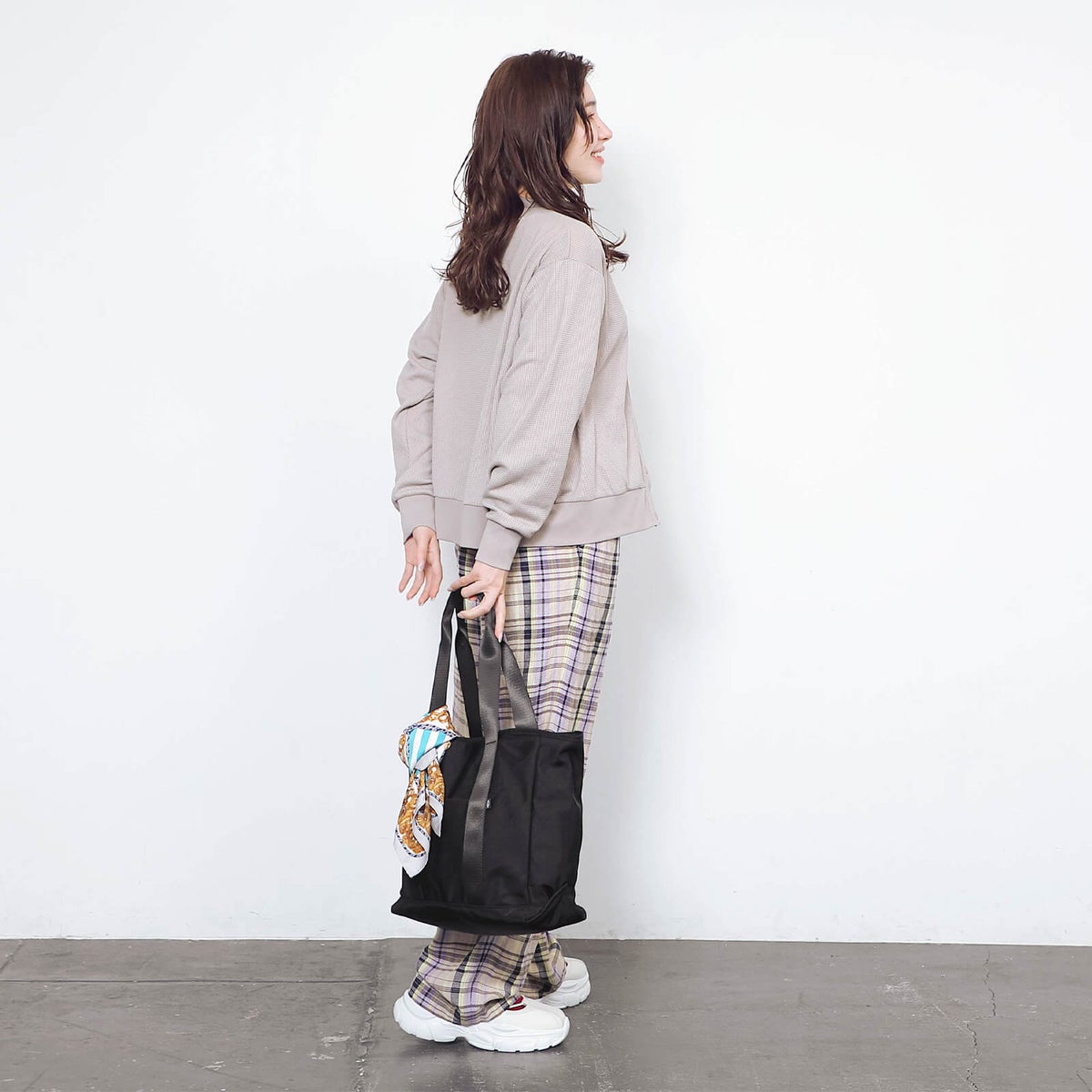 女性モデル：163cm ／ Lサイズ着用