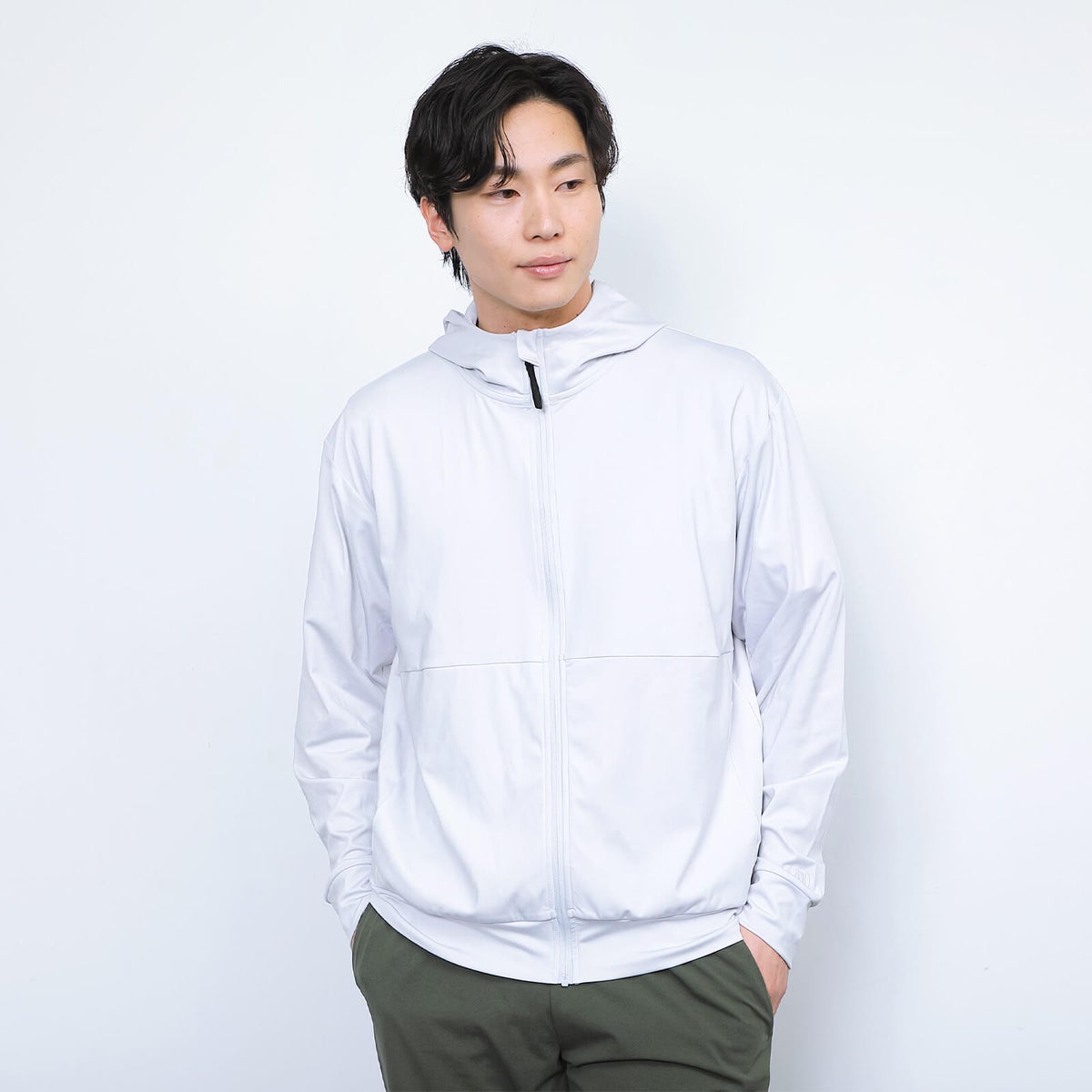 男性モデル：182cm ／ Lサイズ着用