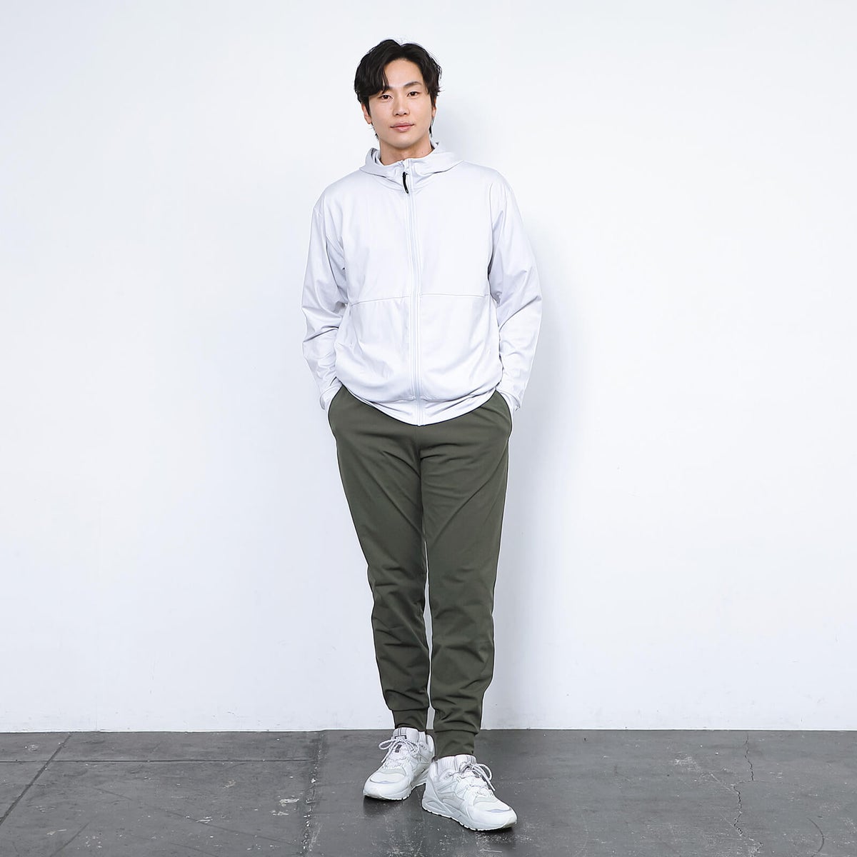 男性モデル：182cm ／ Lサイズ着用