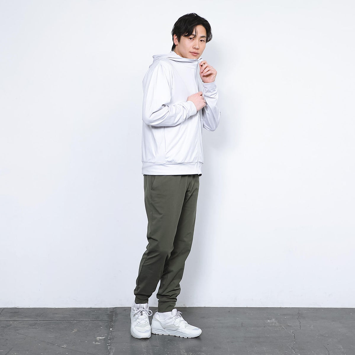 男性モデル：182cm ／ Lサイズ着用