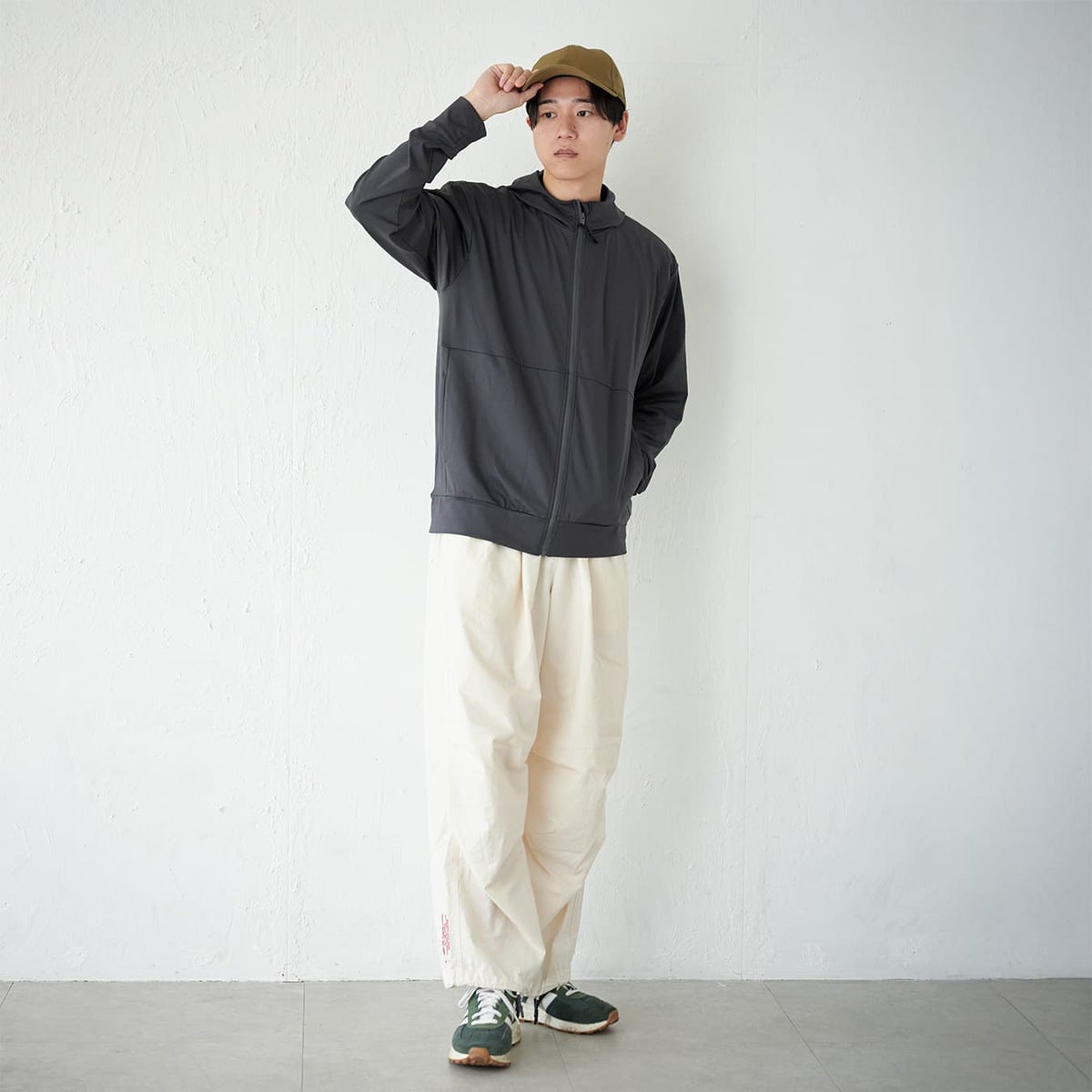 男性モデル：181cm ／ Lサイズ着用