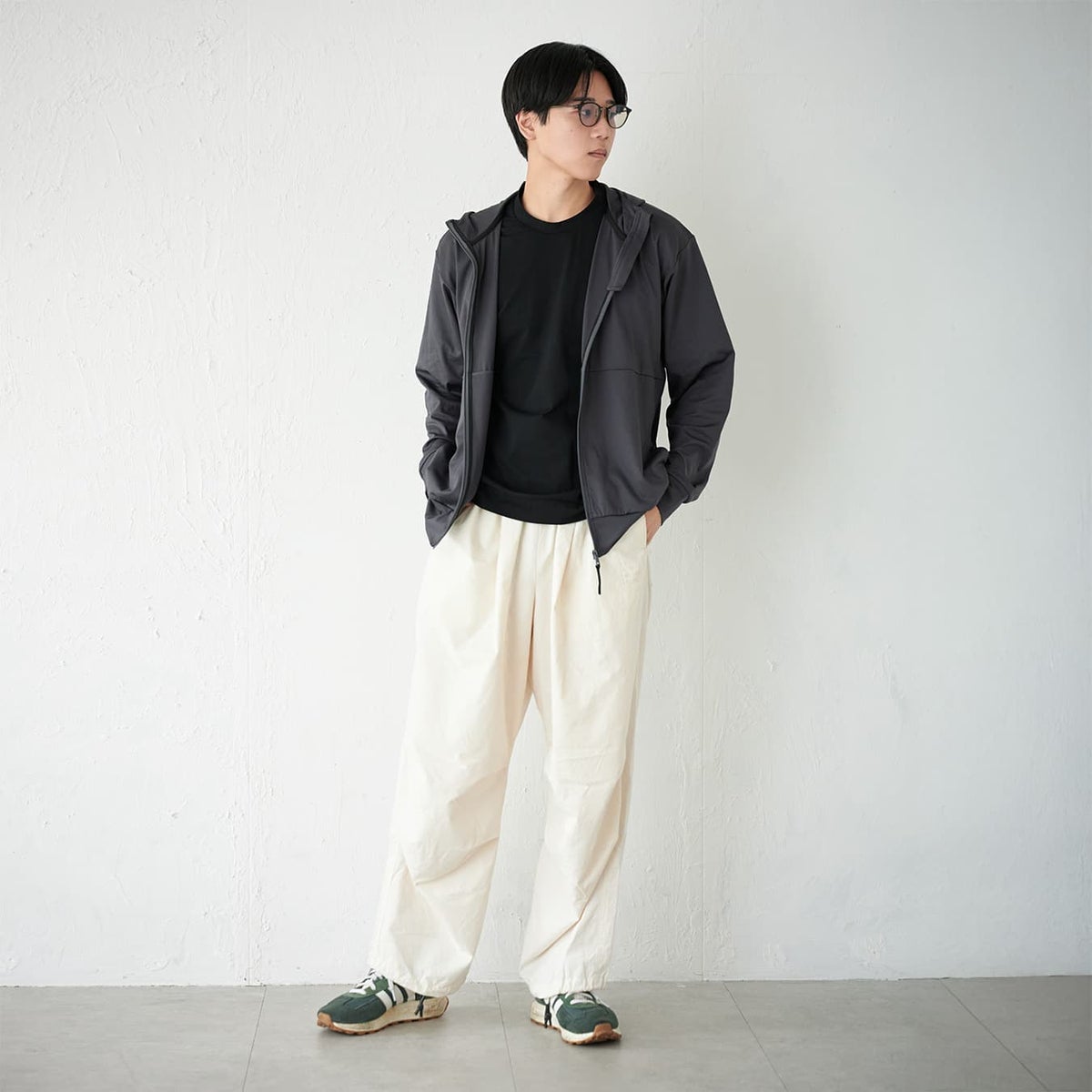 男性モデル：181cm ／ Lサイズ着用