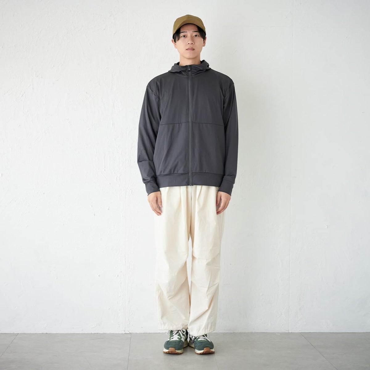 男性モデル：181cm ／ Lサイズ着用