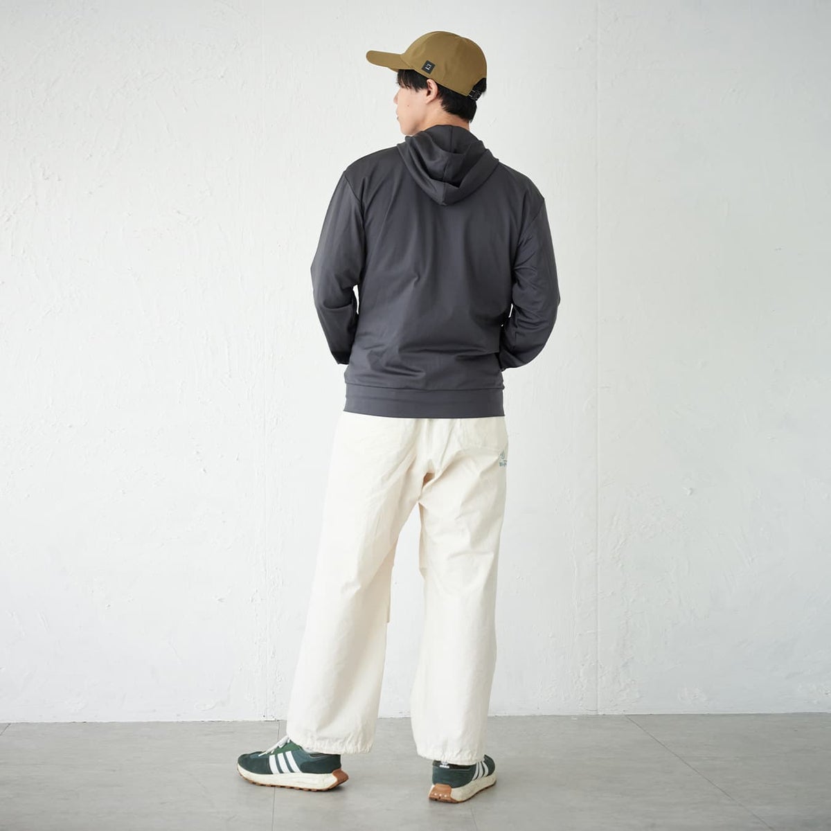 男性モデル：181cm ／ Lサイズ着用