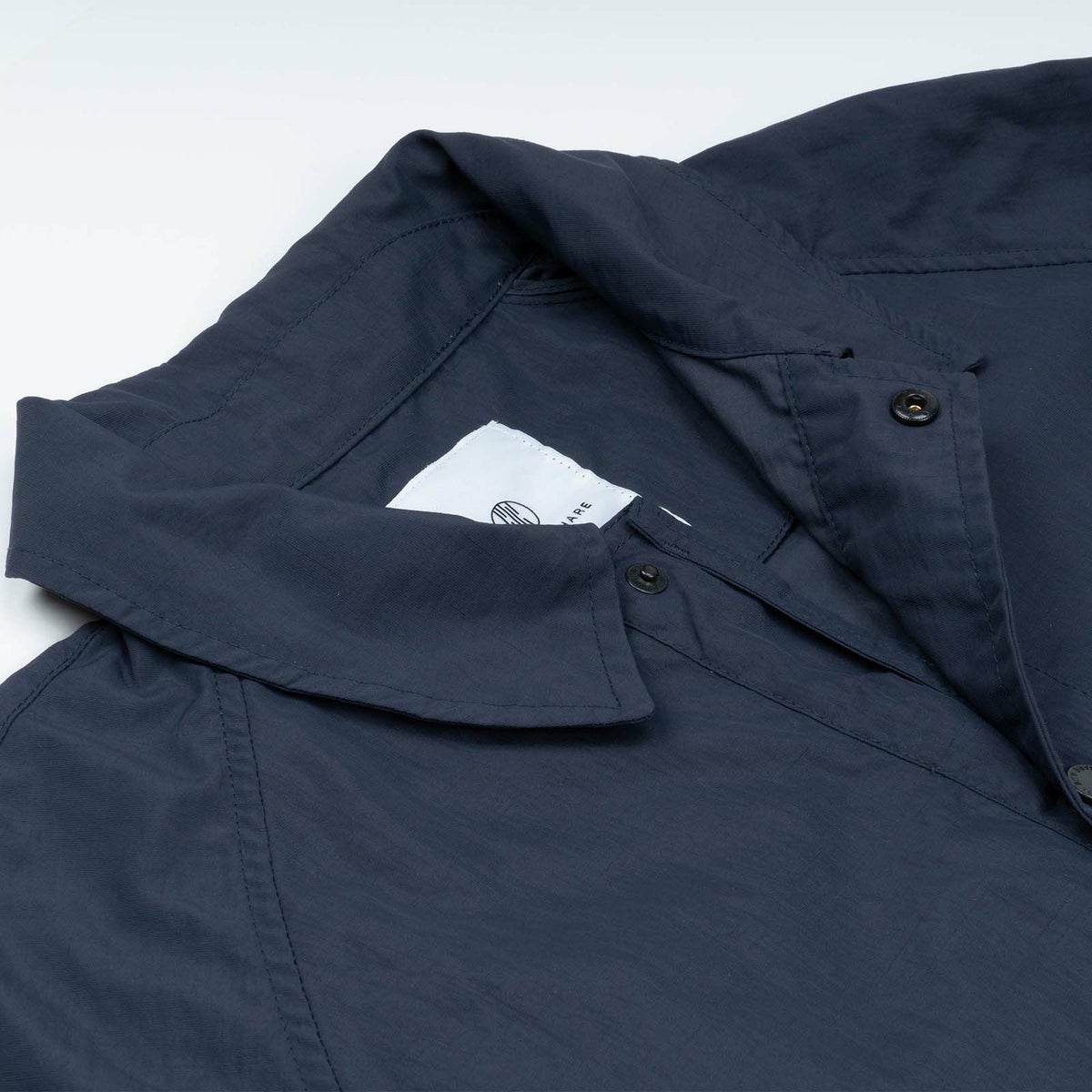 雨風の侵入を防ぐ二重の前立て仕様