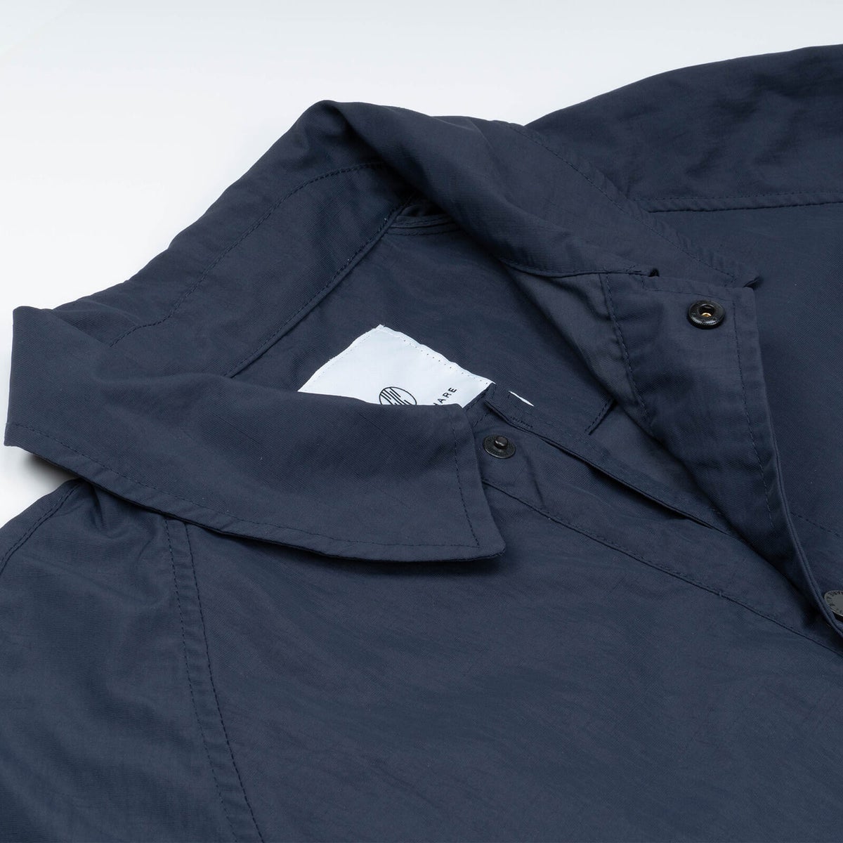 雨風の侵入を防ぐ二重の前立て仕様