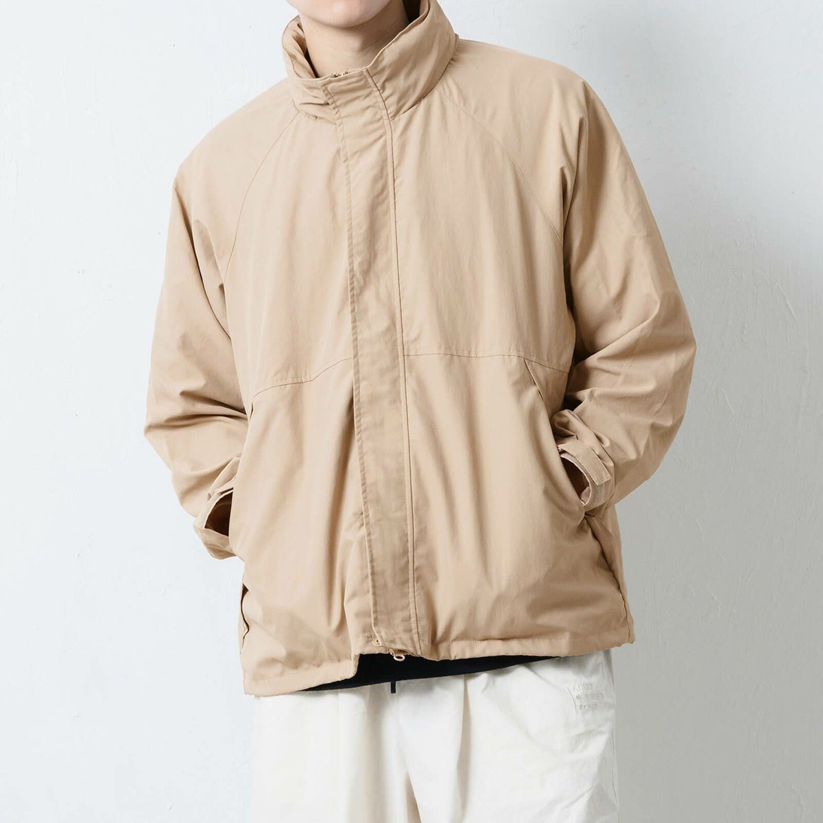 ダークベージュ