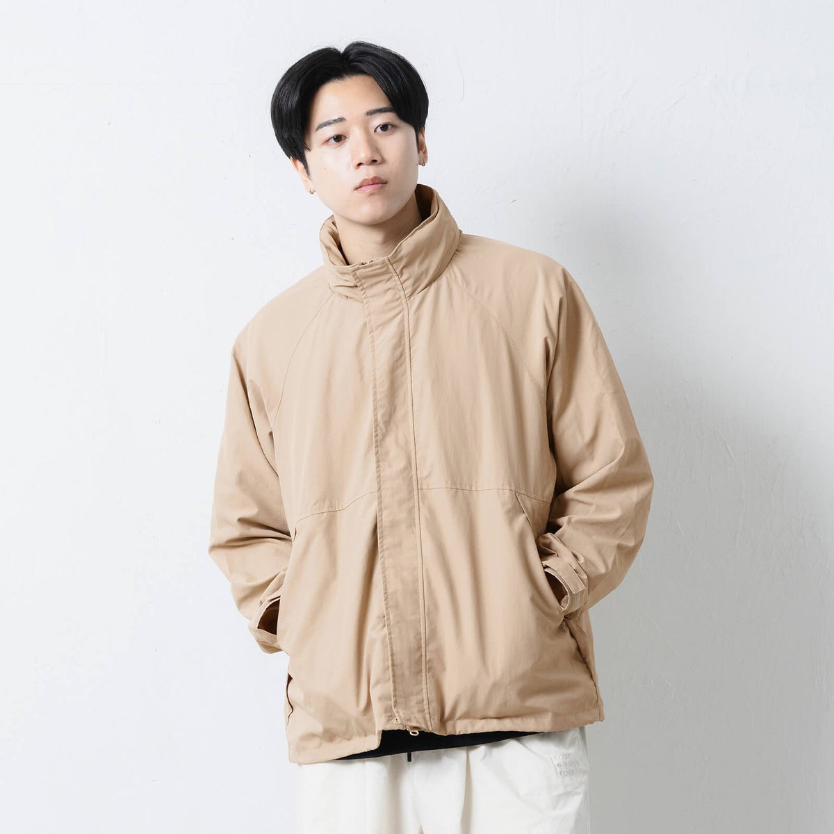 ダークベージュ