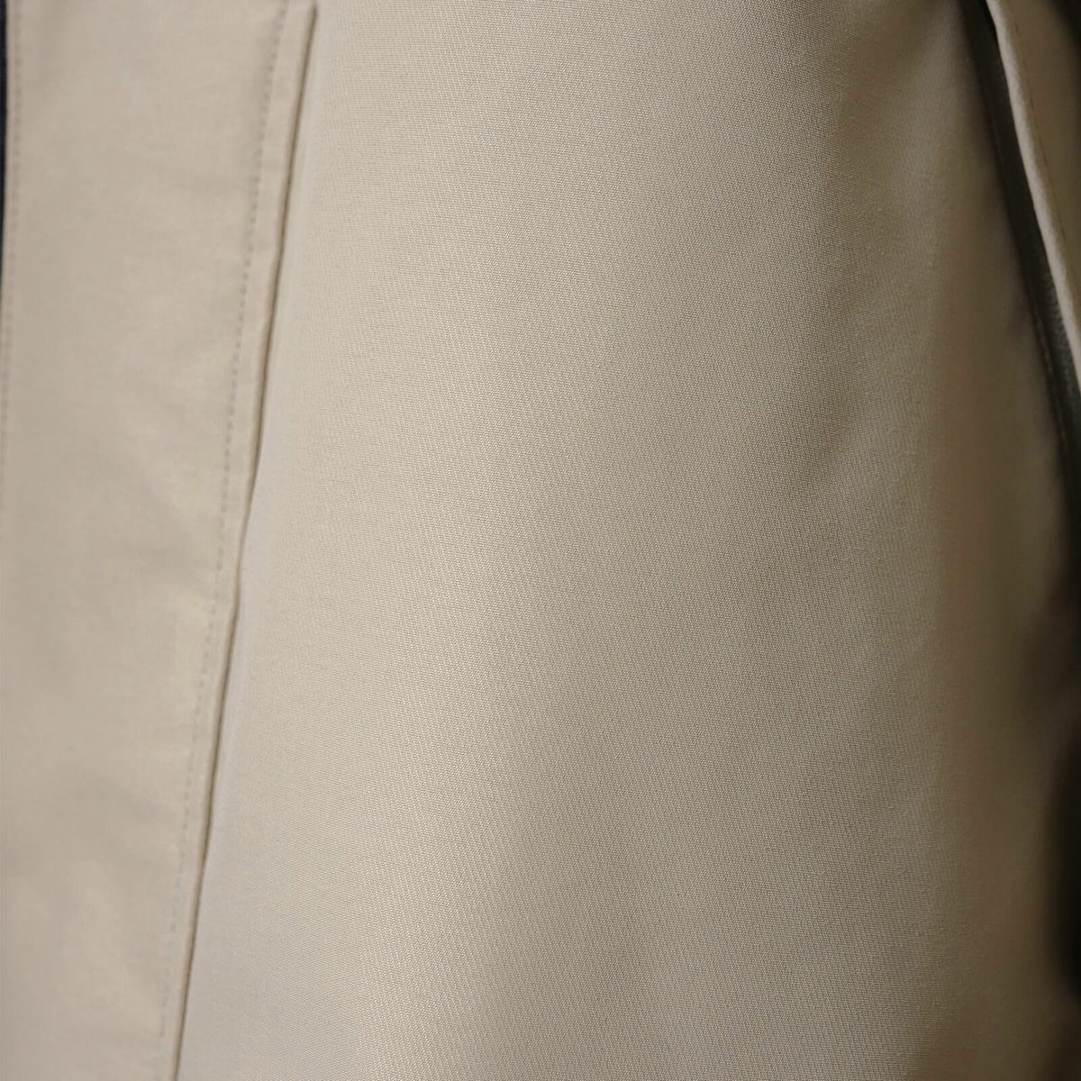 表地にはナイロンツイル生地を採用