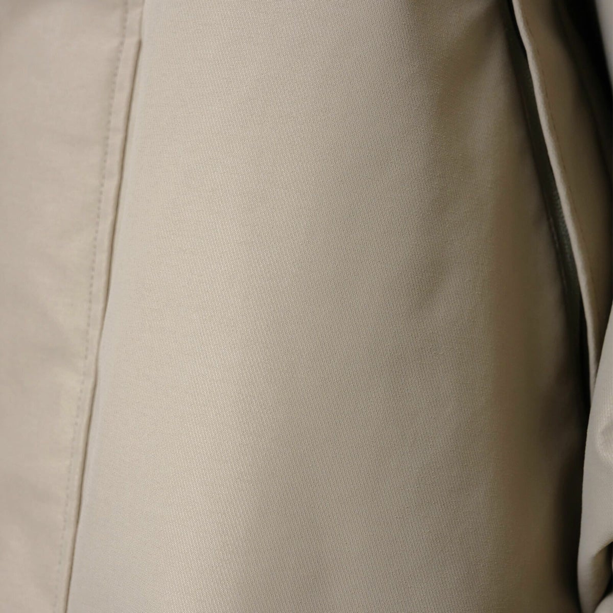 表地にはナイロンツイル生地を採用