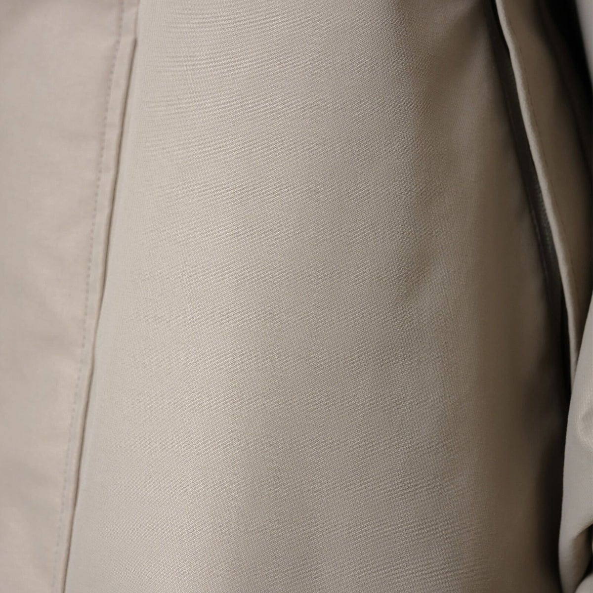 表地にはナイロンツイル生地を採用