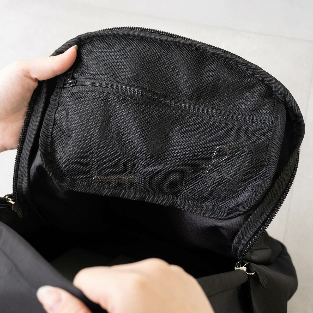 メッシュポケット