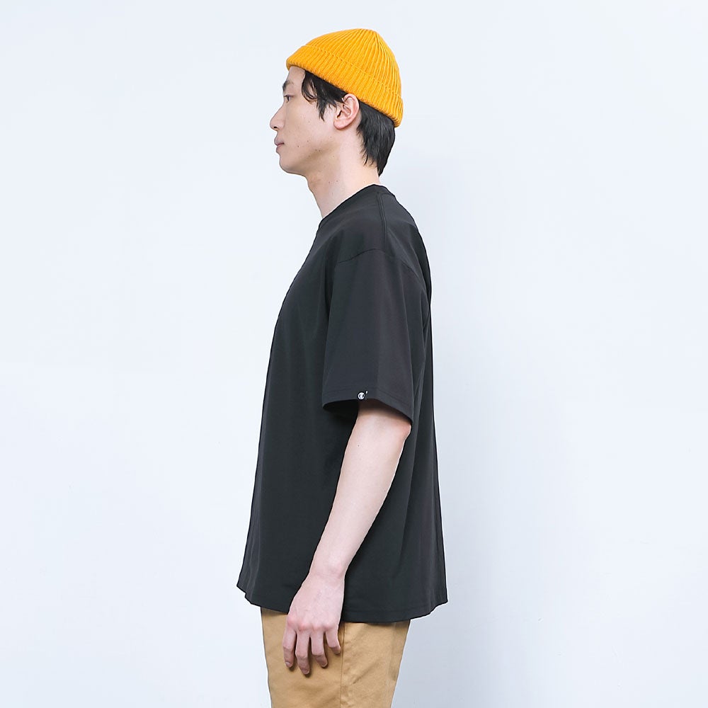 モデル：182cm／XLサイズ着用