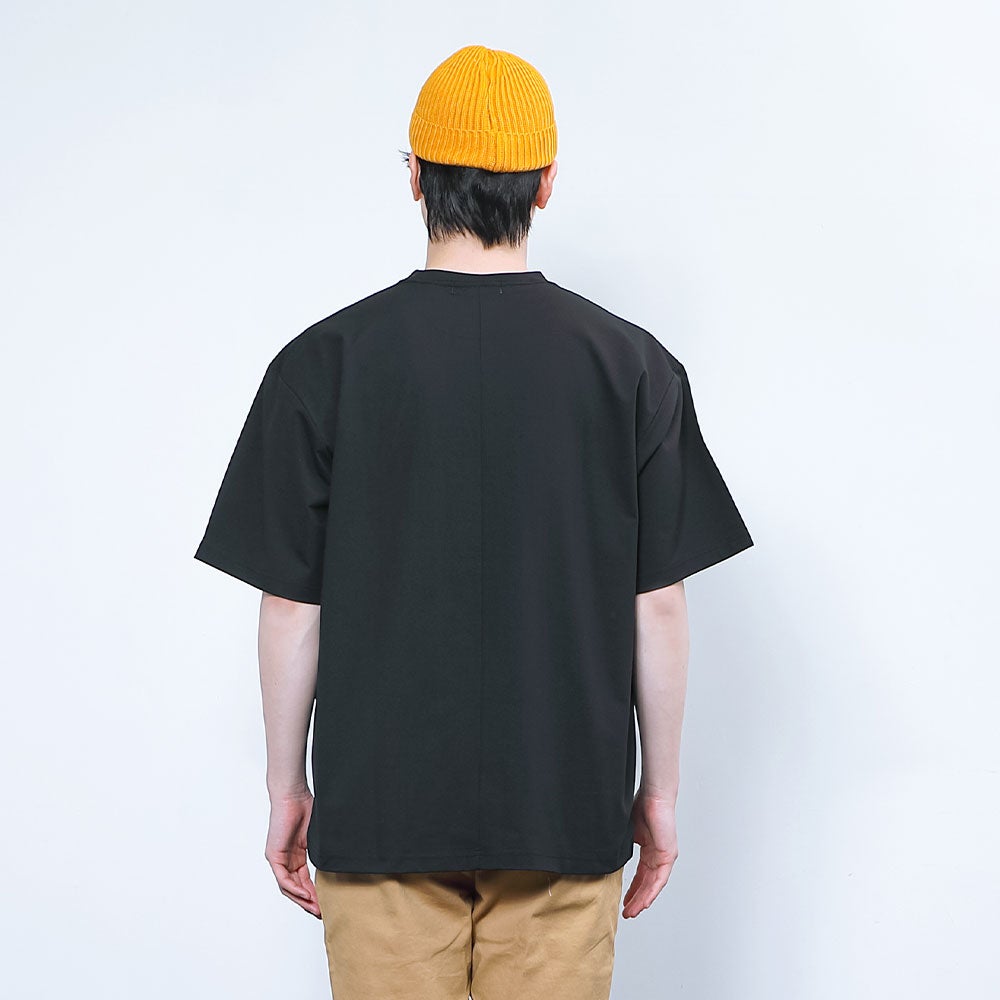 モデル：182cm／XLサイズ着用