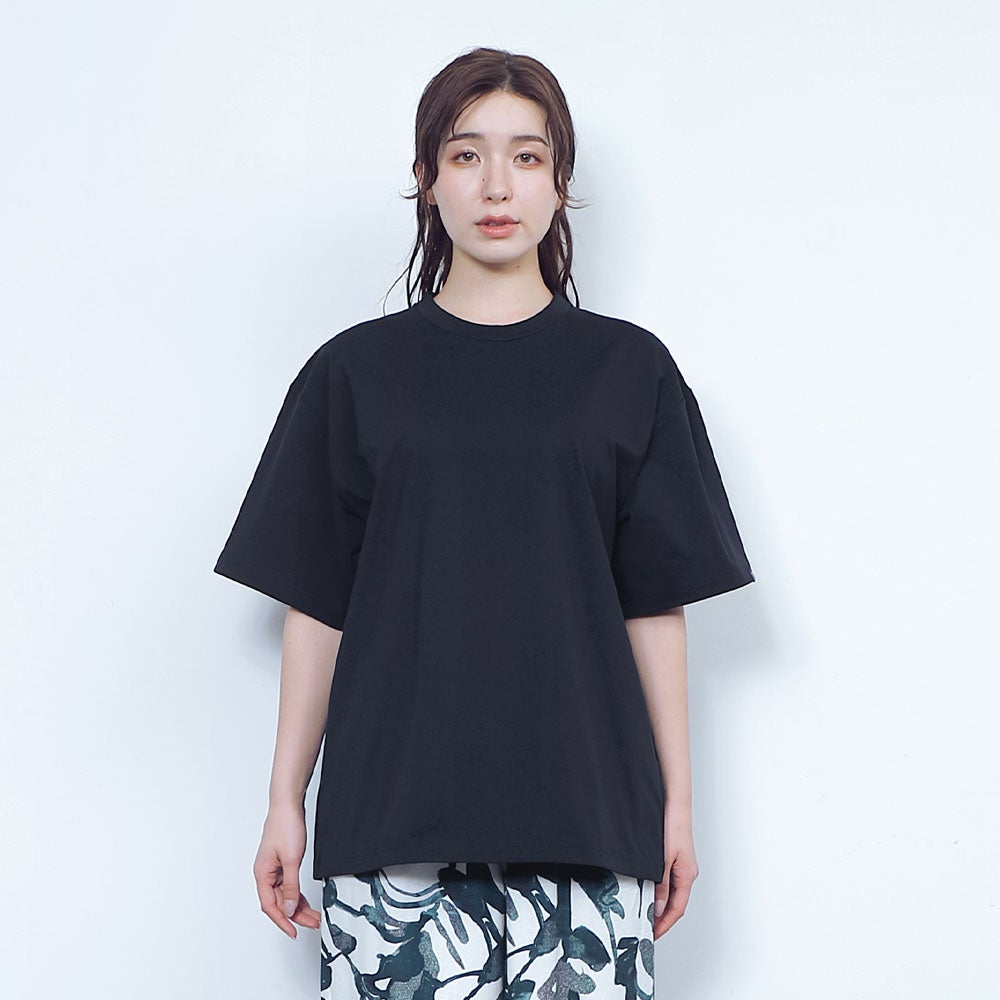 モデル：163cm／Mサイズ着用