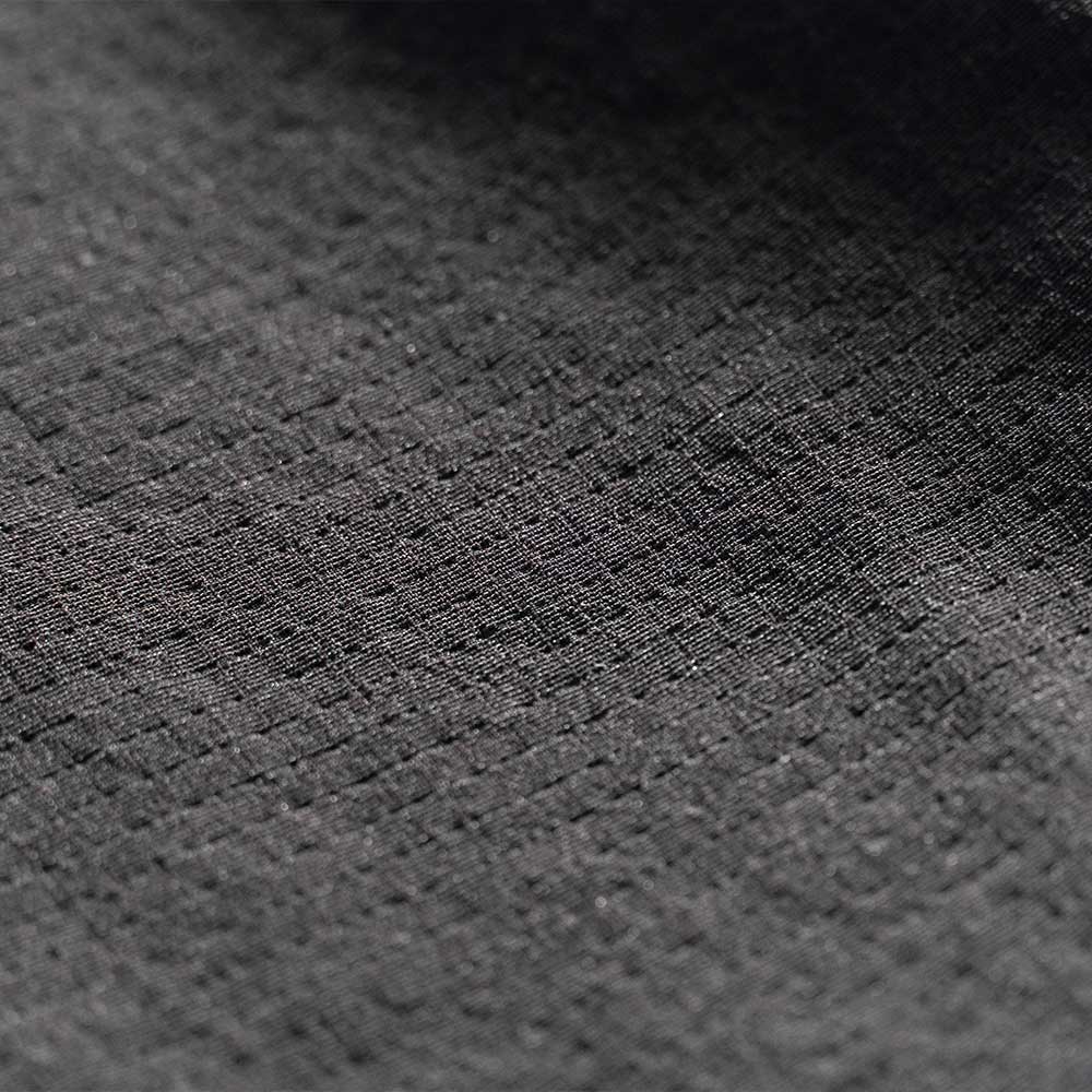 猛暑でも重たさを感じさせない深みある色味