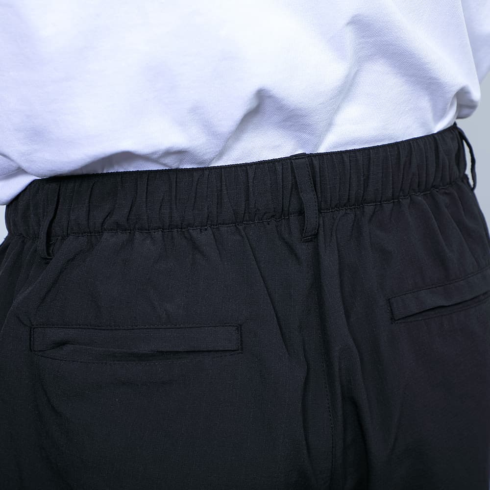 背面はゴムでほどよくフィット